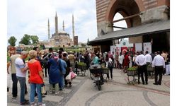 Edirne'de dağıtılan 300 kilo ciğer, 10 dakikada tükendi