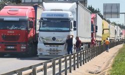 Erenköy'de gümrükte yoğunluk; TIR'lar uzun kuyruk oluşturdu