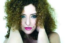 SANATA KENDİNİ ADAMIŞ BİR OYUNCU