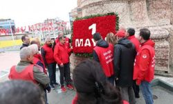 Taksim'e sendikalar çelenk bıraktı