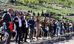 Uludere’de uçurtma şenliği; askerler ile halk halay çekti