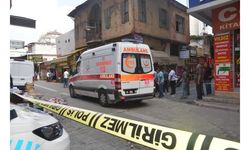 Adana'da kırtasiyeciler, sokak ortasında çatıştı: 1'i ağır 4 yaralı