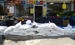 Akyurt'ta su baskınına karşı kum torbalı önlem