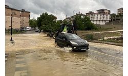 Bartın’da yollar göle döndü, evleri su bastı 