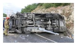Başakşehir'de servis minibüsü devrildi; 6 yaralı