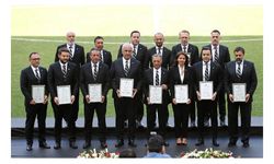 Beşiktaş'ta Ahmet Nur Çebi ve yönetim kurulu üyeleri mazbatalarını aldı