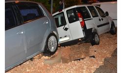 Bilecik'te sağanak; toprak kaydı, 4 araç hasar gördü