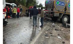 Düğün yolunda kaza: 8 ölü, 10 yaralı