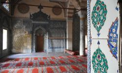 Selimiye Camisi, çalınan çinileri bekliyor
