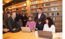 Bakan Varank, Başakşehir Millet Kıraathanesi’ni ziyaret etti