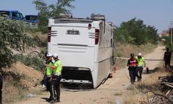Denizli'de tur otobüsü takla attı
