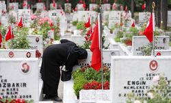 Edirnekapı Şehitliği'nde bayram arifesi