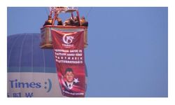Kapadokya’da balonlar, Türk bayrakları ve Ömer Halisdemir posteriyle havalandı