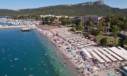 Kemer, bayramda nüfusunun 4 katını ağırladı