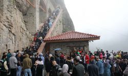 Sümela'ya ziyaretçi akını; uzun kuyruklar oluştu