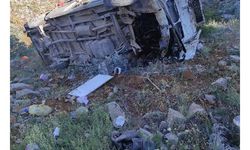 Tarım işçilerini taşıyan minibüs devrildi: 2 ölü, 17  yaralı
