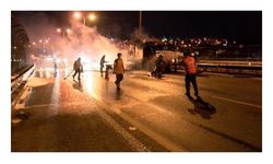 TEM Otoyolu’nda oksijen tüpü yüklü kamyon yandı