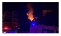 Üsküdar’da iki katlı gecekondu alev alev yandı