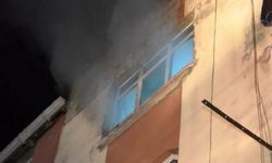 Bağcılar'da çıkan yangında binada mahsur kalan 11 kişiyi itfaiye kurtardı