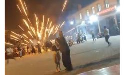 Havai fişekler, düğüne gelenlerin üzerinde patladı