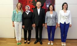 Kılıçdaroğlu'ndan partisinin 90 bininci kadın üyesine rozet