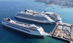 Kuşadası'na 1 günde 3 kruvaziyerle 8 bin 270 turist geldi