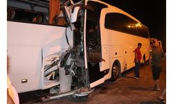 Tur ile yolcu otobüsleri çarpıştı: 2'si ağır, 25 yaralı