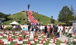 Zaferin 100'üncü yılında Dumlupınar Şehitliği'ne ziyaretçi akını