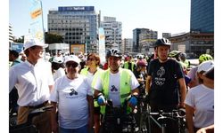 Ankara'da 'Otomobilsiz Pazar Günü'nde pedal çevirdiler