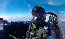 Bakan Akar'dan Ege Denizi üzerinde F-16 ile özel uçuş