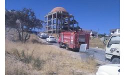 Cami inşaatında kubbe iskelesi çöktü: 1’i ağır, 4 işçi yaralı