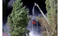 Canları pahasına bayrağı yanmaktan kurtardılar