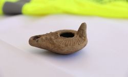 Diyarbakır'da tarihi surlarda 1500 yıllık kandil bulundu