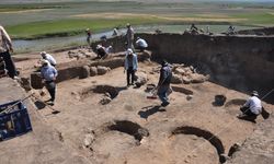 Hamaç Höyük kazısında Helenistik döneme ait bronz sikke bulundu
