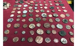 İzmir'de 8 bin 194 sikke, 3 yüzük parçası, 26 obje ele geçirildi