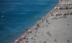 Okullar açıldı, sahiller yabancı turistlere kaldı