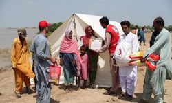 Pakistan'daki sel mağdurları Kızılay'ın çadırlarına yerleşmeye başladı