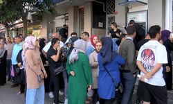 Sosyal konut başvurusu için banka önlerinde yoğunluk sürüyor