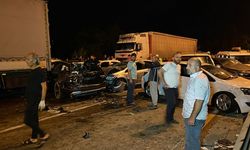 Yola yakıt aktı, 23 araç birbirine girdi: 9 yaralı