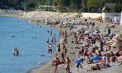 Antalya'da hava ve deniz suyu sıcaklığı 25 derece; sahil dolu