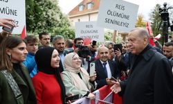 Cumhurbaşkanı Erdoğan’ı, Prag’da vatandaşlar karşıladı