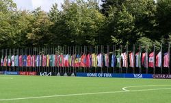 Endonezya'daki stadyum felaketi sonrası FIFA merkezinde bayraklar yarıya indirildi