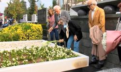 Erdal İnönü vefatının 15'inci yılında mezarı başında anıldı