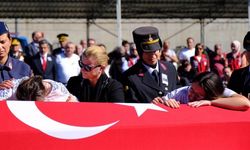 Kazaya müdahale eden jandarma ekibine otomobil çarptı: 1 şehit, 1 yaralı