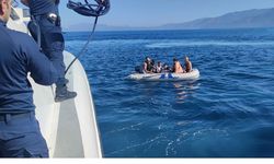 Kuşadası'nda Yunan unsurlarınca geri itilen 17 göçmen kurtarıldı