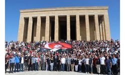 Öğretmenler, 1'inci Meclis'ten Anıtkabir'e yürüdü