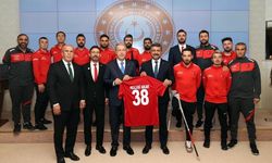 Bakan Akar, Ampute Futbol Milli Takımı'nı kabul etti