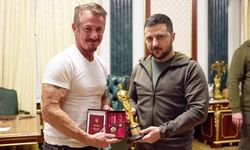 Hollywood yıldızı Sean Penn, Zelenski’ye Oscar’ını hediye etti
