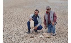 Kuraklıktan etkilenen Tuz Gölü'nde kirlilik de başladı  