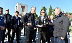 NATO Genel Sekreteri Stoltenberg ile Bakan Akar, Şehitler Abidesi'ni ziyaret etti